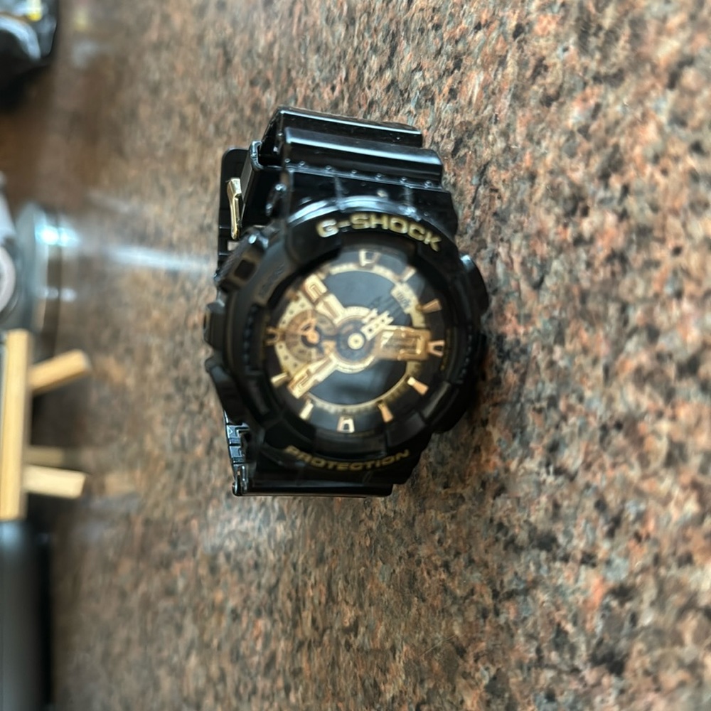 Selling like new G-Shock watch.